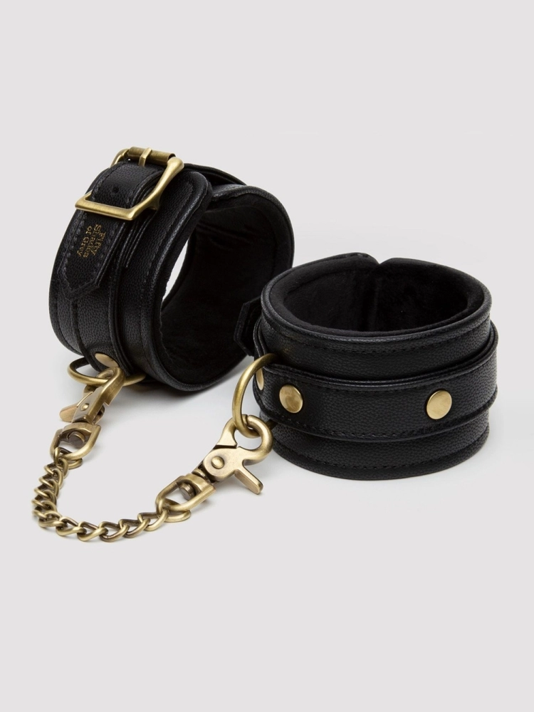 Черные оковы на ноги Bound to You Faux Leather Ankle Cuffs