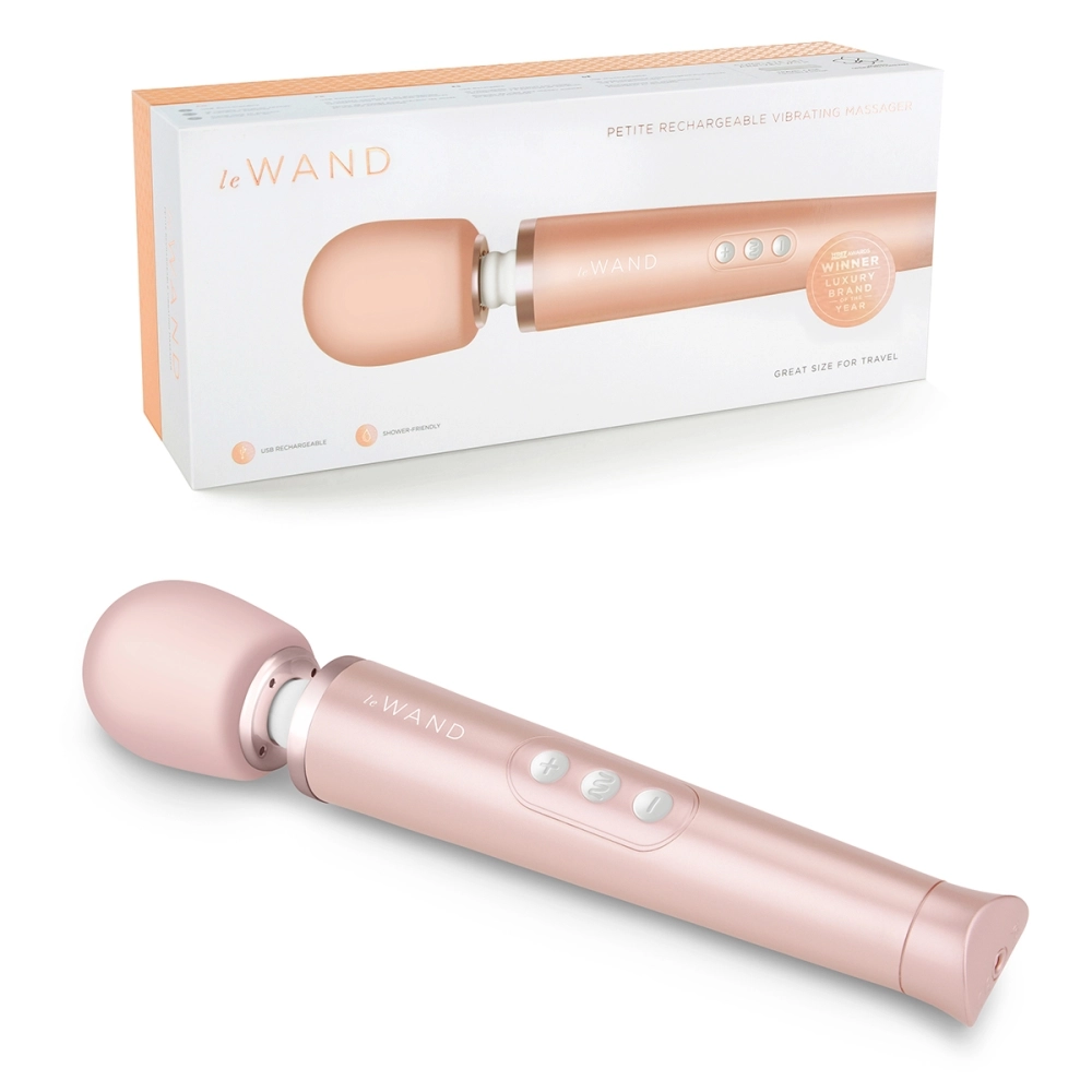 Фиолетовый жезловый мини-вибратор Le Wand Petite c 6 режимами вибрации