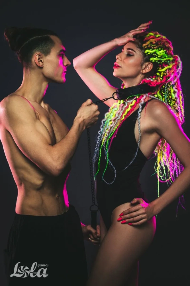 Черный ошейник с поводком Kinky